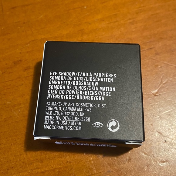 MAC Matte Eye Shadow Greystone - Picture 10 of 16